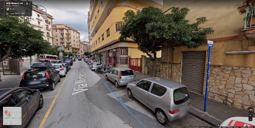 Foto Negozio in via vernieri, Salerno Centro di 15 m² con 1 locali