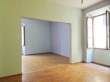 Foto Ufficio in via montorsoli 1, Poggibonsi Centro di 150 m² con 5 locali