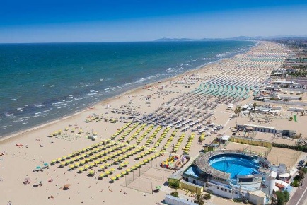 Foto Hotel a Rimini Lagomaggio di 1000 m² con 30 locali in vendita