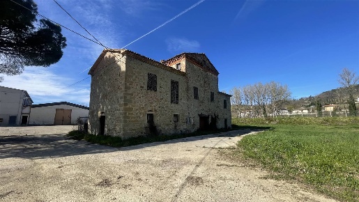 Foto Cessione attività a Città di Castello con 8 locali in vendita