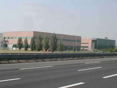 Foto Locale commerciale a Brescia di 5000 m² con 2 locali in affitto
