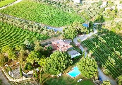 Foto Agriturismo a Castelnuovo Berardenga Centro di 1530 m² con 30 locali