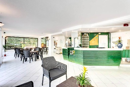 Foto Hotel a Cesenatico di 980 m² con 38 locali in vendita