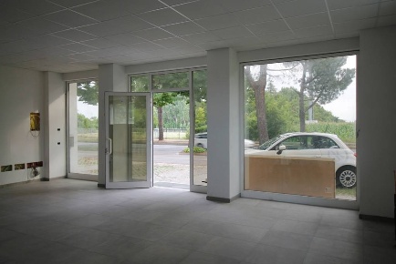 Foto Negozio a Forlì Ronco di 230 m² con 2 locali in vendita
