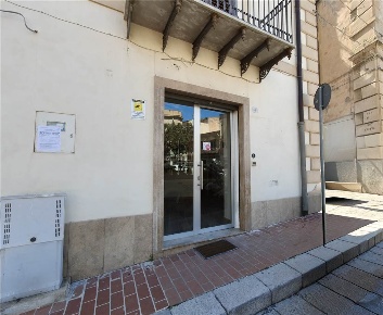 Foto Negozio in Piazza Umberto  4, Termini Imerese Centro di 45 m²