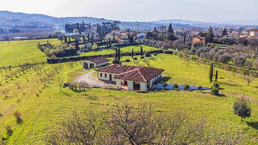 Foto Cessione attività a Scandicci Centro di 380 m² con 1 locali in vendita