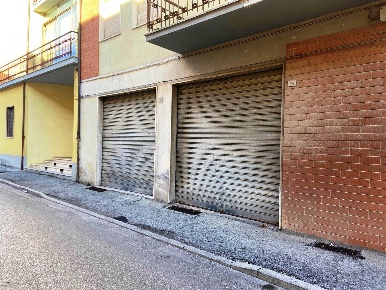 Foto Magazzino a San Severino Marche Centro di 62 m² con 1 locali