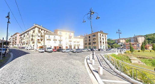 Foto Negozio in Corso Umberto  1°, Avellino Centro Storico di 100 m²