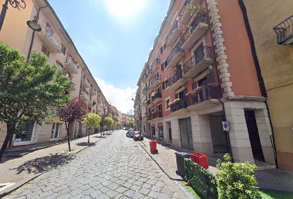 Foto Negozio in Corso Umberto  1°, Avellino Centro Storico di 100 m²