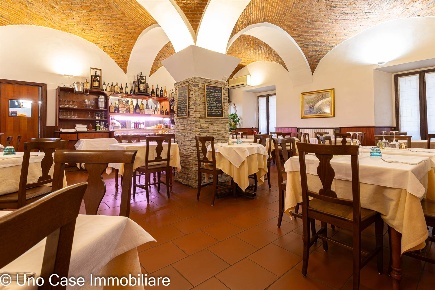 Foto Ristorante in corso garibaldi  27, Ivrea di 193 m² con 4 locali