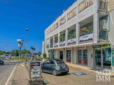 Foto Ufficio in via Aldo Moro, Viterbo Villanova - Riello di 200 m²