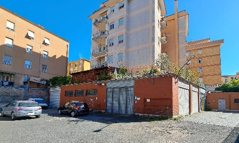 Foto Magazzino in Via Della Palazzina, Viterbo Pilastro di 440 m²