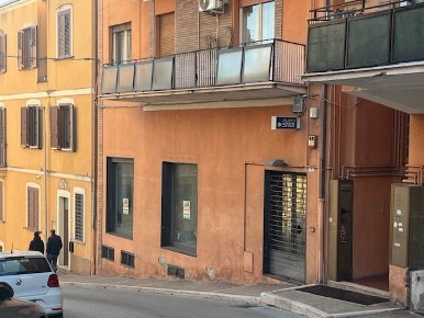 Foto Negozio a Chieti Chieti Città di 100 m² con 2 locali in affitto