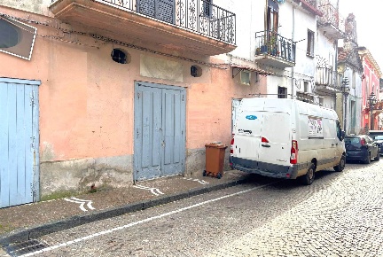 Foto Negozio in CORSO ITALIA, Carinola Casale di 34 m² con 1 locali
