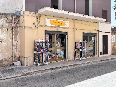 Foto Negozio in Via Inico  119-121, Menfi Centro di 113 m² con 1 locali