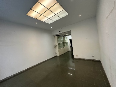 Foto Negozio in VIA ROMANA, Firenze Santo Spirito di 50 m² con 2 locali