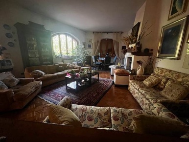Foto Villa unifamiliare a Ancona Montesicuro di 260 m² con 12 locali