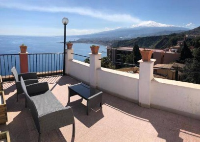 Foto Hotel a Taormina Centro di 1000 m² con 25 locali in vendita