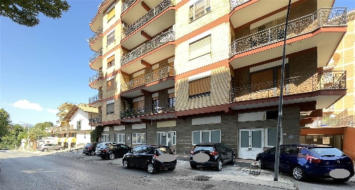 Foto Negozio in Via America Latina  88, Frosinone America Latina di 181 m²