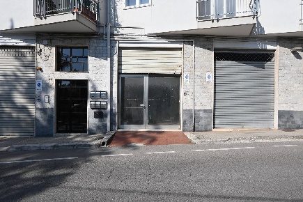 Foto Negozio in Via Cavour 61, Alberobello Centro di 180 m² con 5 locali