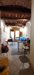 Foto Negozio a Pistoia Centro Storico di 33 m² con 2 locali in vendita