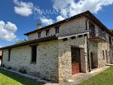 Foto Cessione attività a Castel Ritaldi Centro di 525 m² con 17 locali