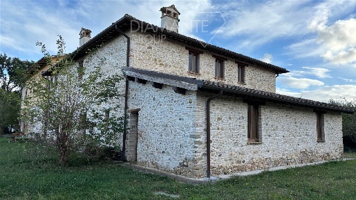 Foto Cessione attività a Castel Ritaldi Centro di 525 m² con 17 locali