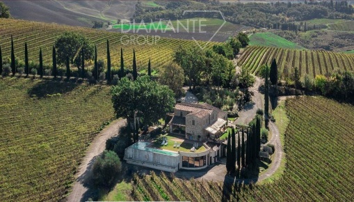 Foto Agriturismo a Montalcino Centro di 695 m² con 12 locali in vendita