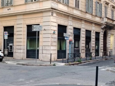 Foto Negozio in Via Muzio Clementi, Roma Prati di 194 m² con 5 locali
