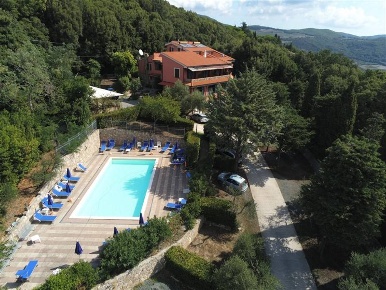 Foto Hotel a Riparbella di 650 m² con 18 locali in vendita