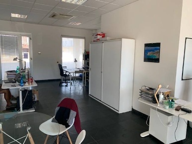 Foto Locale commerciale a Ancona di 60 m² con 2 locali in vendita
