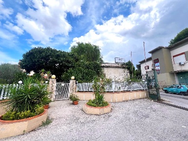 Foto Ristorante in Via Padre Rosario da Partanna  18, Palermo di 300 m²