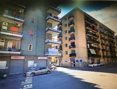 Foto Negozio in via giuseppe bufano 26, Salerno Torrione di 100 m²