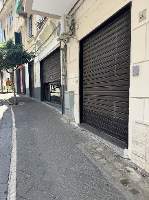 Foto Attività commerciale in Via Armando Diaz 40, Salerno Centro di 218 m²