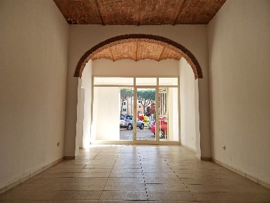 Foto Negozio in Piazza Giosuè Carducci, Cecina Cecina Centro di 95 m²