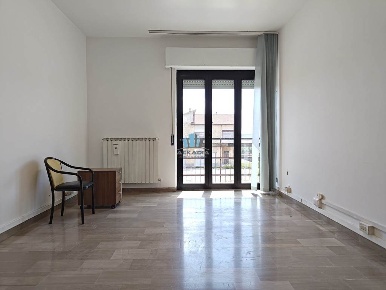 Foto Ufficio a Fermo Centro di 95 m² con 6 locali in affitto