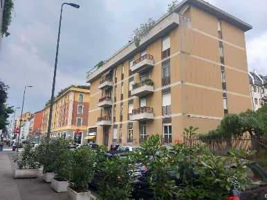 Foto Negozio in Via Maffei, Milano Montenero di 149 m² con 1 locali