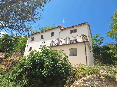 Foto Casa indipendente a San Severino Marche Stigliano Capo di 160 m²