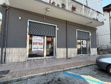 Foto Locale commerciale in Via Cuomo  95, Bellizzi Centro di 110 m²