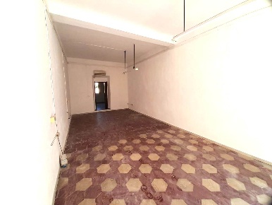Foto Negozio a Cecina Cecina Centro di 51 m² con 2 locali in affitto