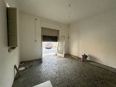 Foto Negozio in via Francesco Saverio Del Gaudio, Cosenza di 38 m²