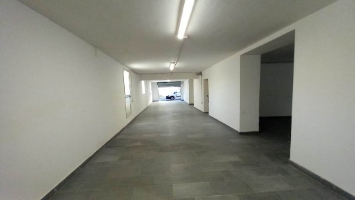 Foto Magazzino in Via variante 7 bis, Nola Centro di 220 m² con 3 locali