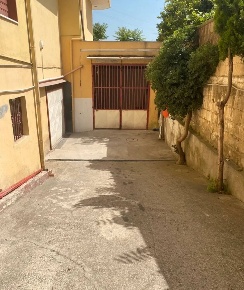 Foto Magazzino in Via Libertà 222, Maddaloni Centro di 280 m² in affitto