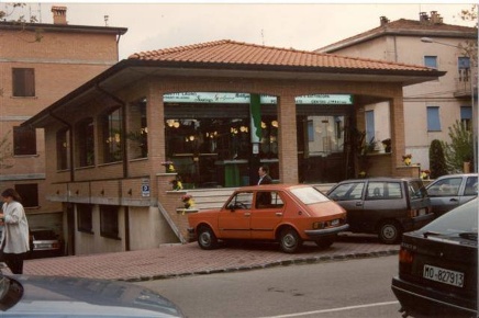 Foto Negozio a Modena San Damaso di 270 m² con 3 locali in vendita