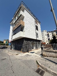 Foto Magazzino a Salerno Pastena - Pastena Alta di 33 m² con 1 locali