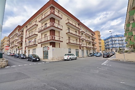 Foto Locale commerciale in Via Giovanni Pascoli  53, Putignano di 122 m²