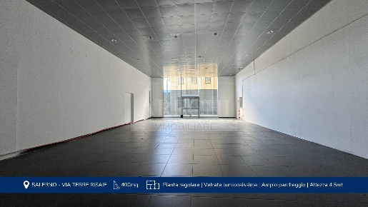 Foto Negozio a Salerno Zona Industriale - San Leonardo di 370 m² in affitto