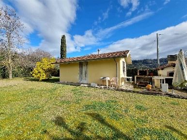 Foto Magazzino a Massarosa Massarosa Paese di 30 m² con 3 locali in vendita