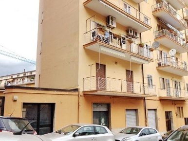 Foto Negozio a Avellino A. Annarumma, A. Gasperi, F. Tedesco di 30 m²