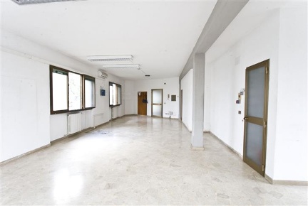 Foto Ufficio a Signa San Mauro di 70 m² con 1 locali in affitto